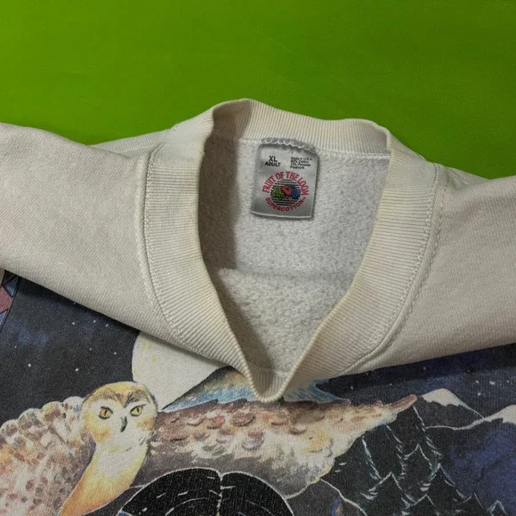 Vintage 1992 Native American One With The Earth Sweatshirt XL White Wolf Owl USA - Picture 3 of 7
